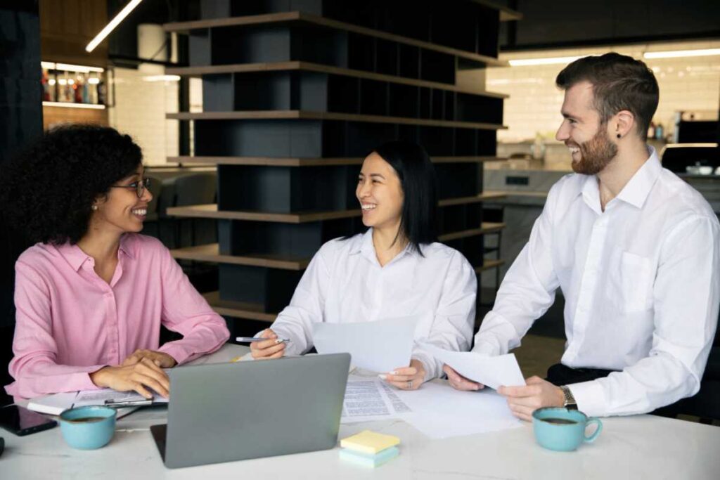 Como definir regras para uso de cartão corporativo para os funcionários